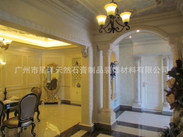 有橫梁的客廳如何安裝石膏線條？
